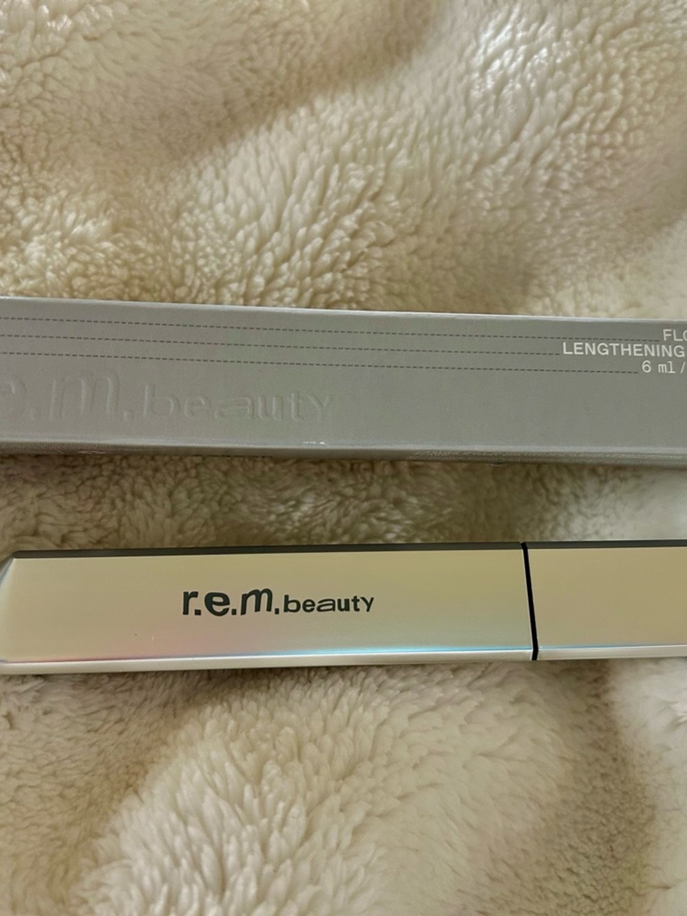 R.E.M. Beauty Flourishing Lengthening Mascara Midnight Black, 6ml